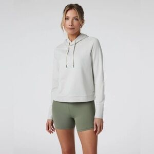 Vuori Halo Essential Hoodie Light Gray Pullover Medium Loungewear Athleisure